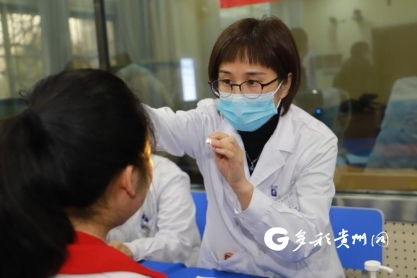 2歲娃看電視變近視眼，專家疾呼 嬰幼兒應遠離屏幕，從源頭守護明亮雙眼